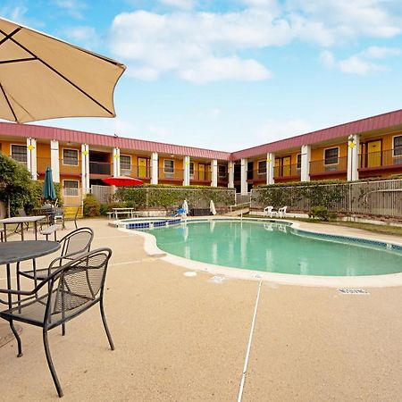 Economy Inn & Suites Denton Ngoại thất bức ảnh