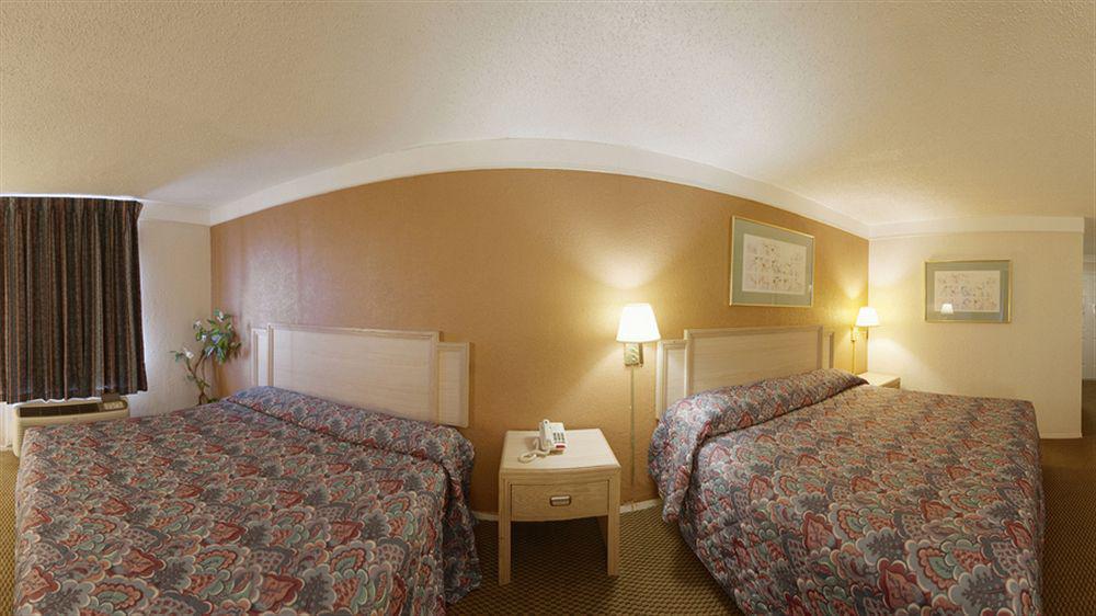 Economy Inn & Suites Denton Ngoại thất bức ảnh