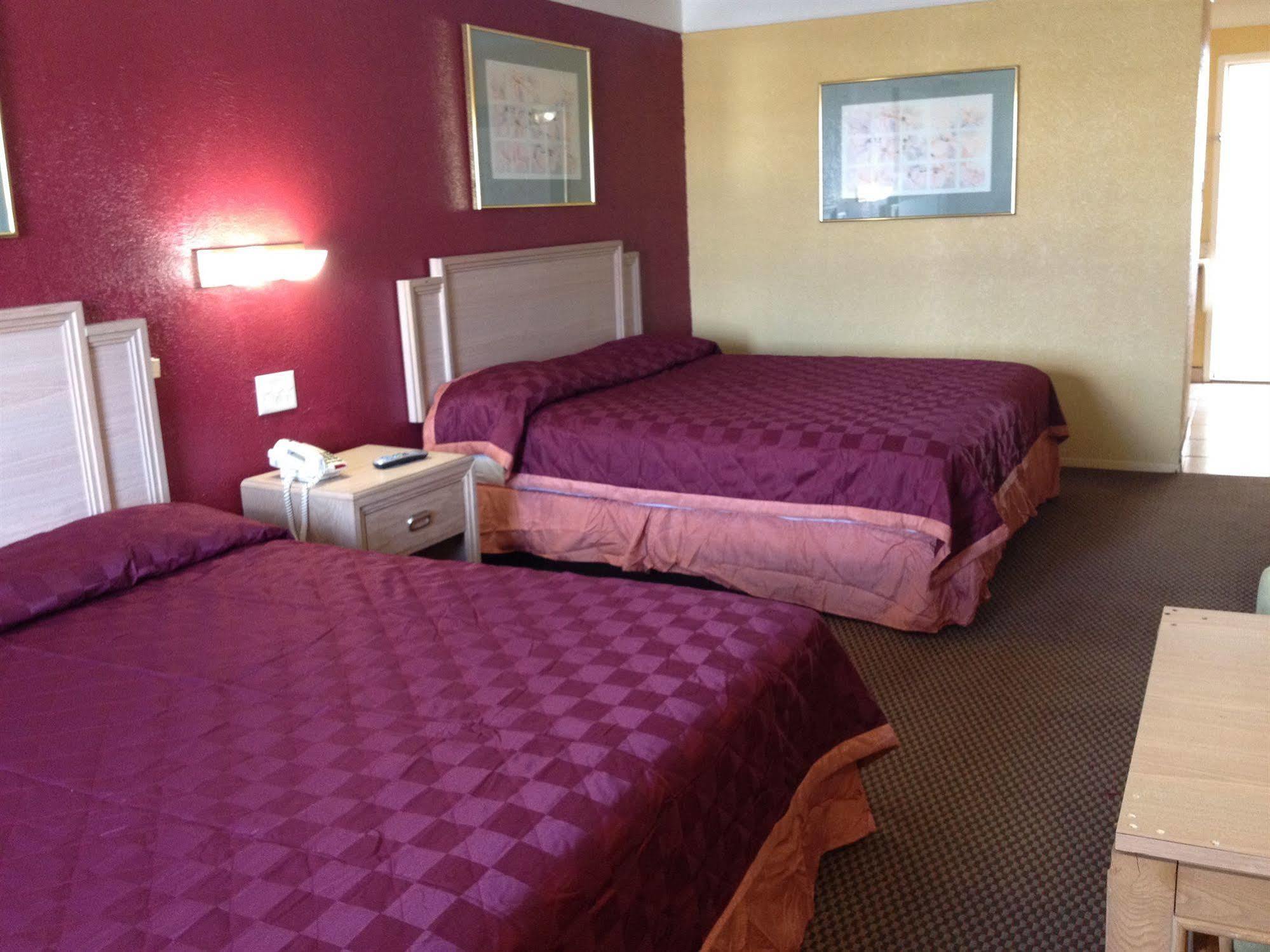 Economy Inn & Suites Denton Ngoại thất bức ảnh