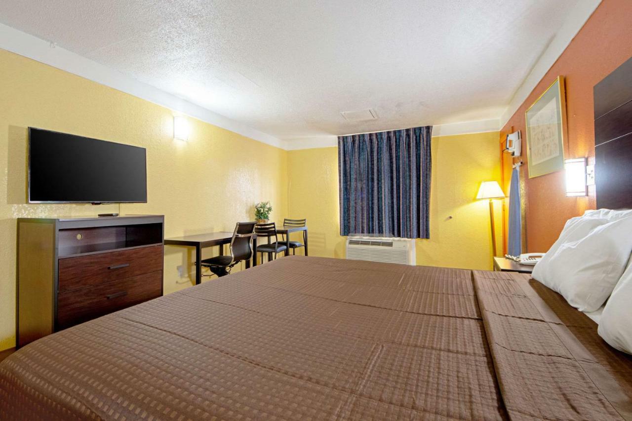 Economy Inn & Suites Denton Ngoại thất bức ảnh