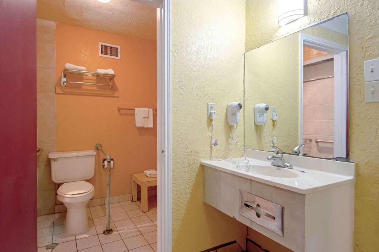 Economy Inn & Suites Denton Ngoại thất bức ảnh