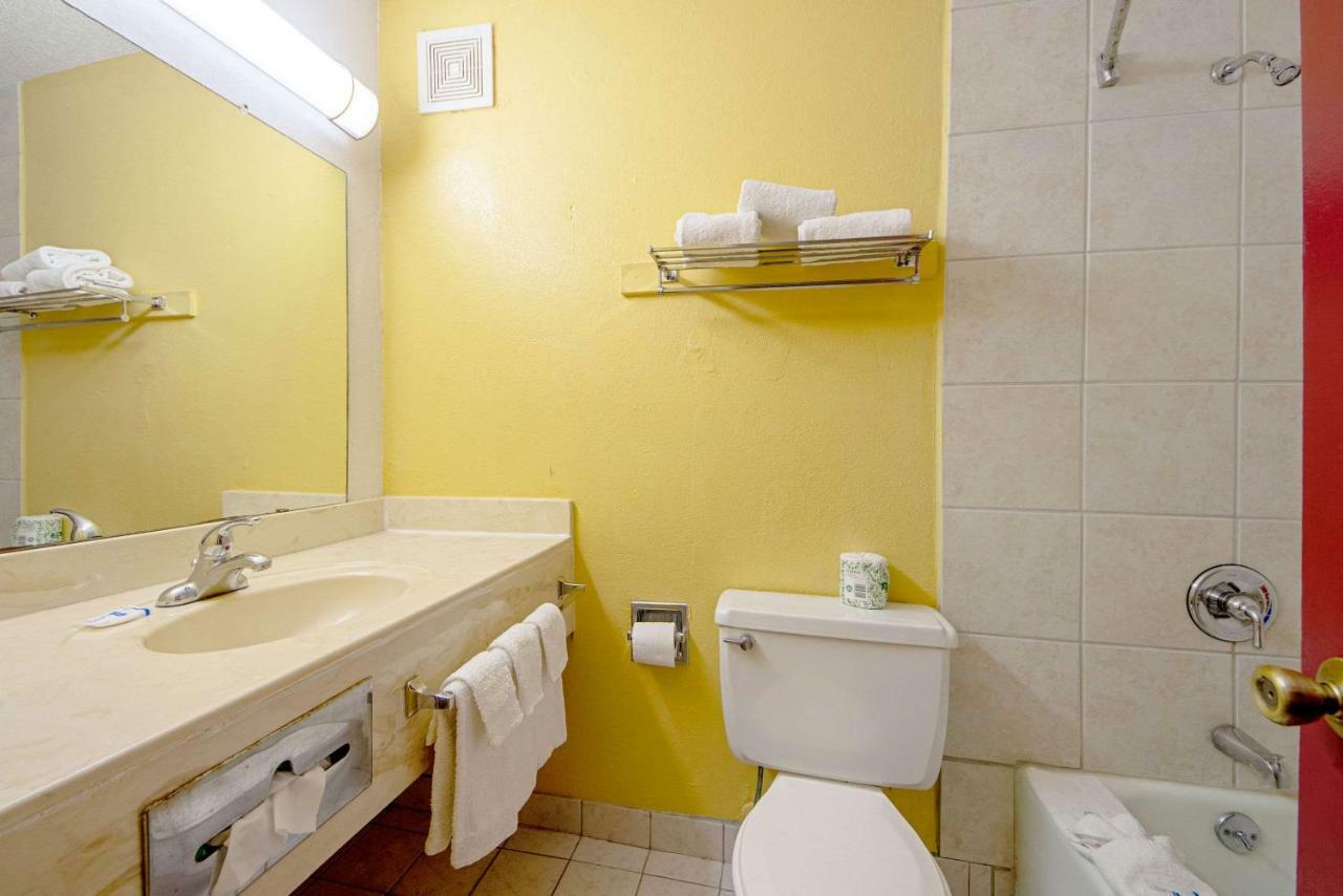 Economy Inn & Suites Denton Ngoại thất bức ảnh