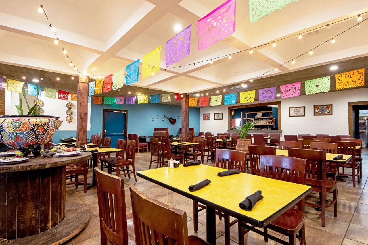 Economy Inn & Suites Denton Ngoại thất bức ảnh