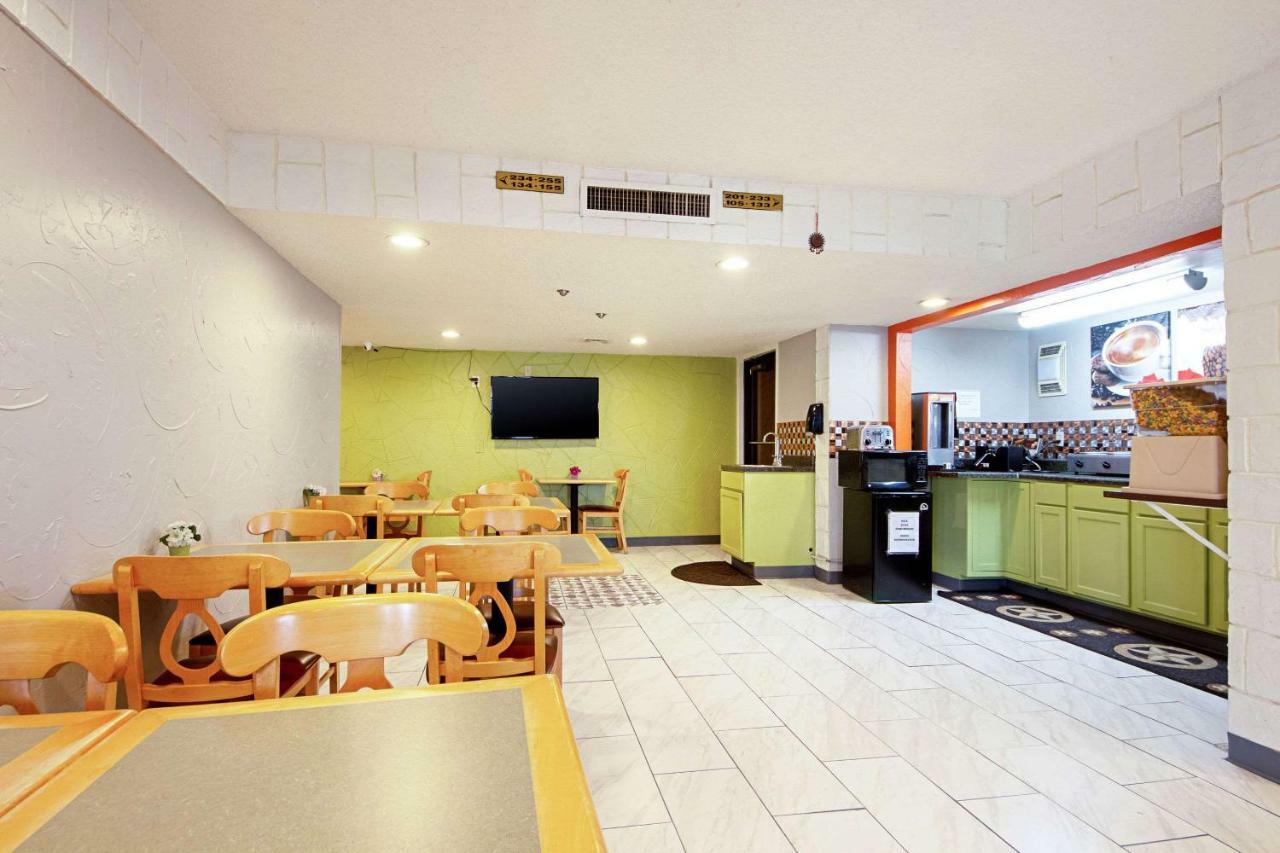Economy Inn & Suites Denton Ngoại thất bức ảnh