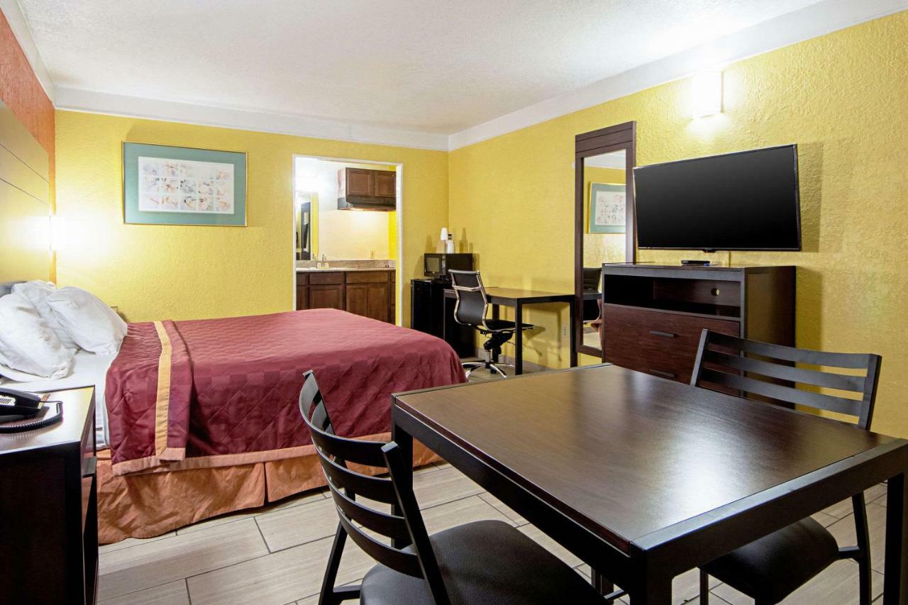 Economy Inn & Suites Denton Ngoại thất bức ảnh