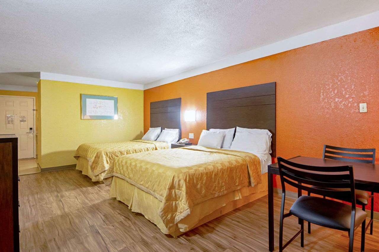 Economy Inn & Suites Denton Ngoại thất bức ảnh