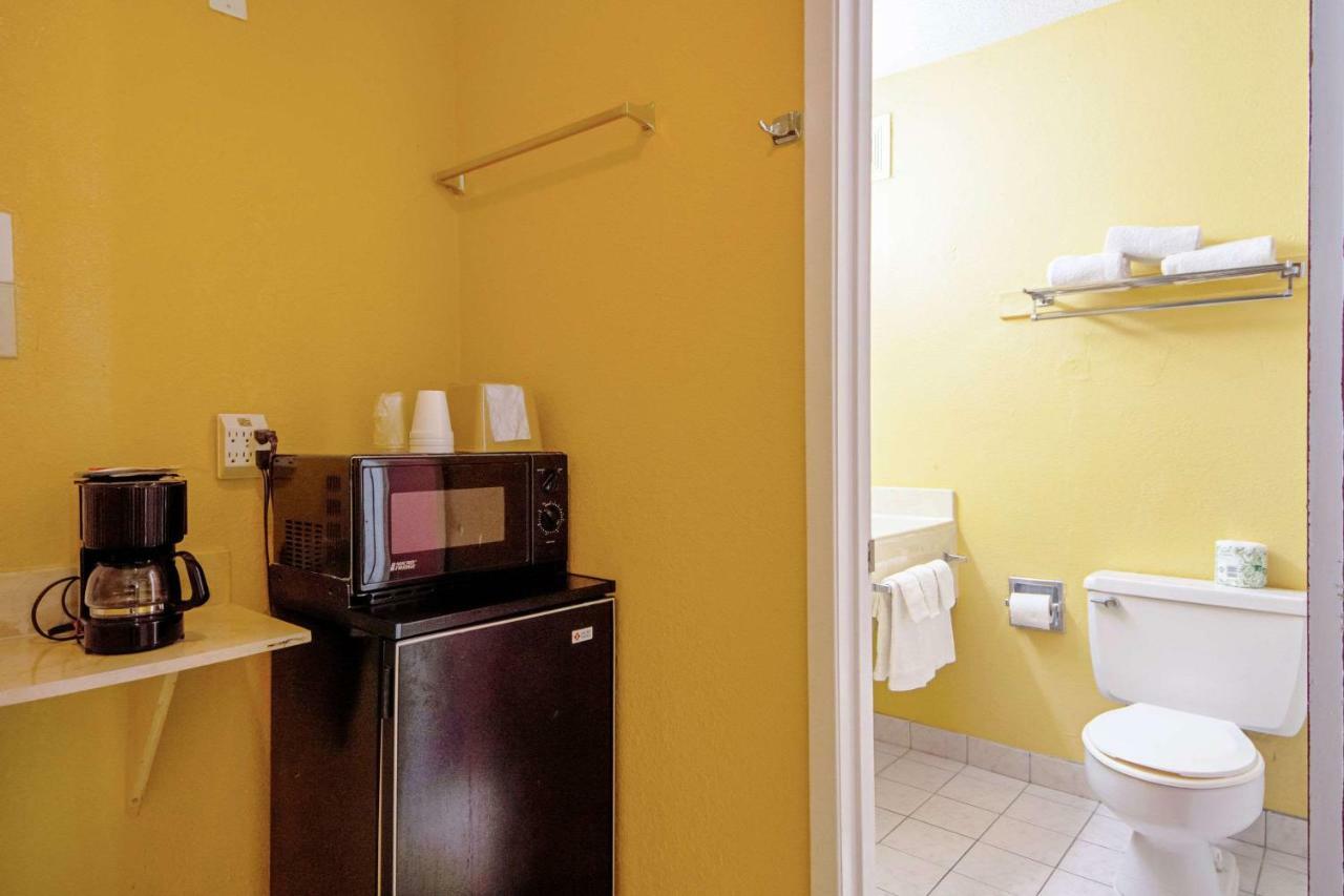 Economy Inn & Suites Denton Ngoại thất bức ảnh