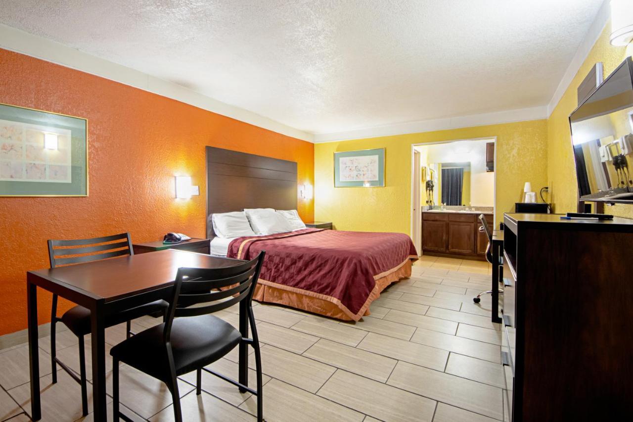 Economy Inn & Suites Denton Ngoại thất bức ảnh